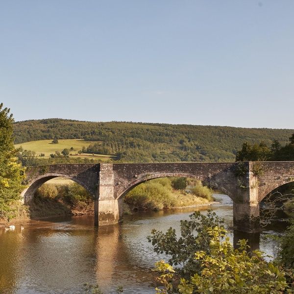 Newbridge on Usk Exterior