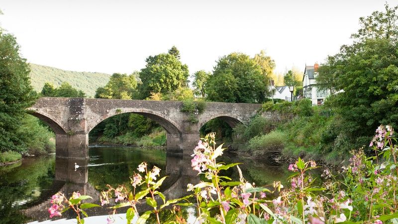 Newbridge on Usk Exterior
