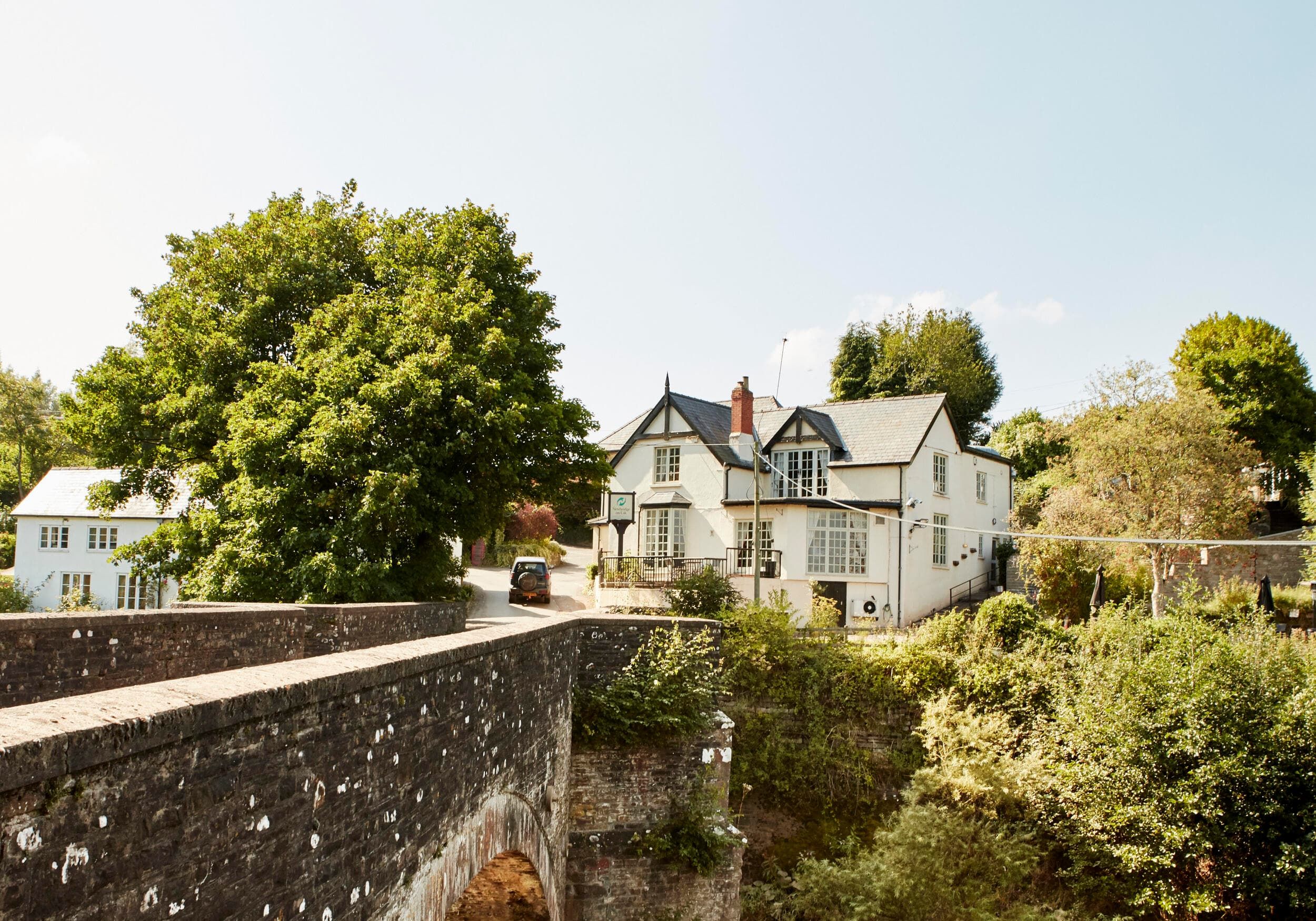 Newbridge on Usk Exterior