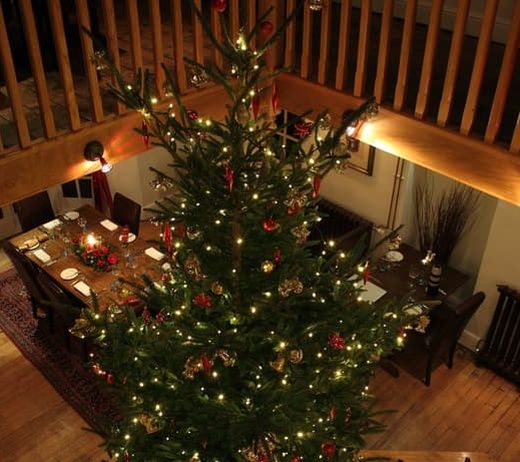 Newbridge on Usk Christmas Set Up