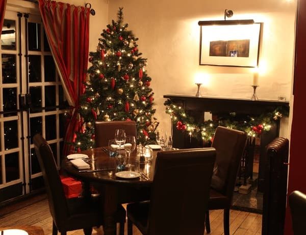 Newbridge on Usk Christmas Set Up