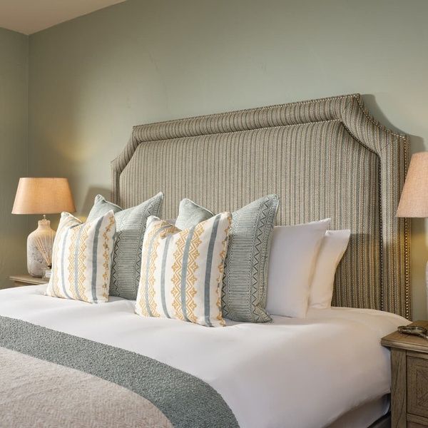 Peaceful Perch - Superior King