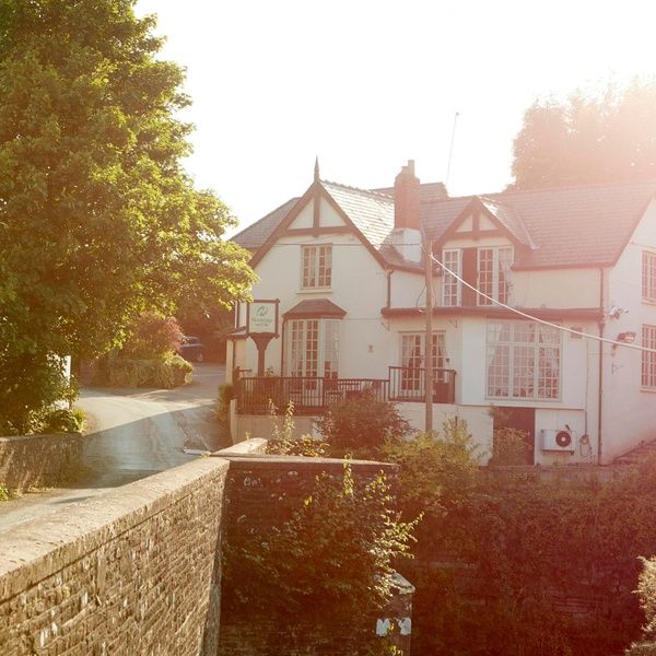 Newbridge on Usk Exterior