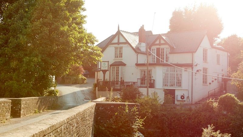 Newbridge on Usk Exterior